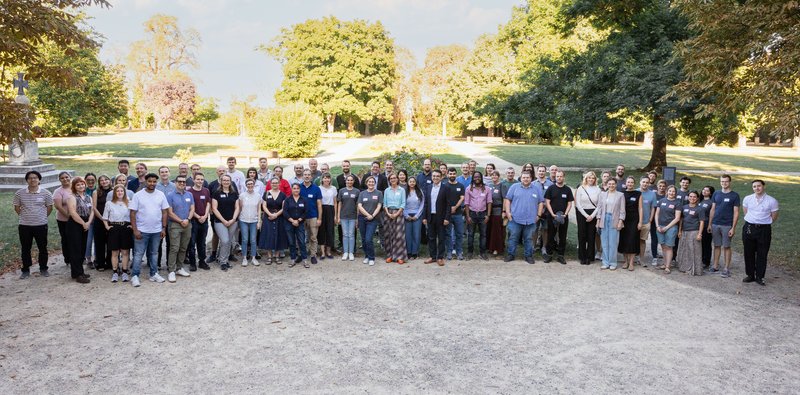 Gruppenbild aller JTC Mitarbeiterinnen und Mitarbeiter